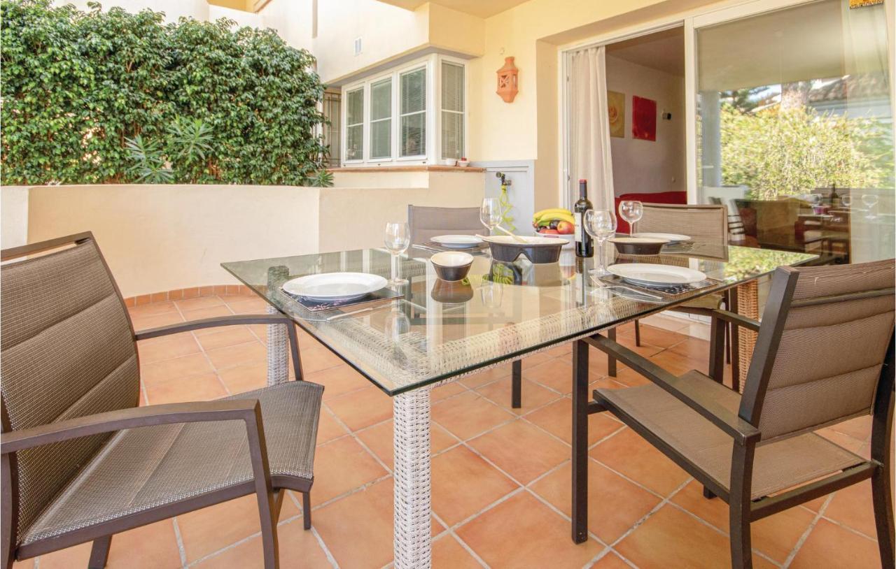 Beautiful Apartment In Marbella-Cabopino With 2 Bedrooms, Wifi And Outdoor Swimming Pool Exterior photo